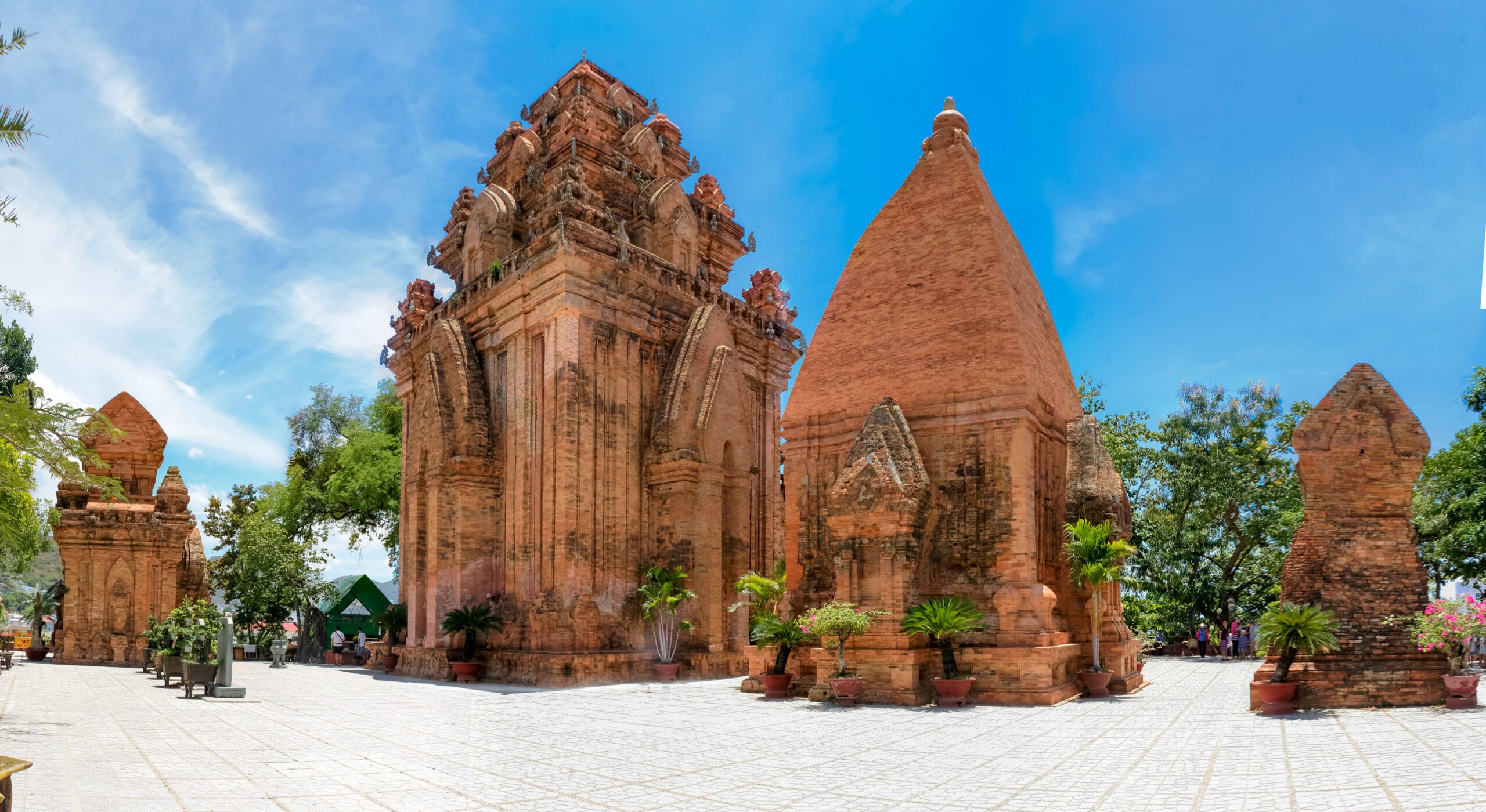 Tháp_Bà_PONAGAR_-_panoramio