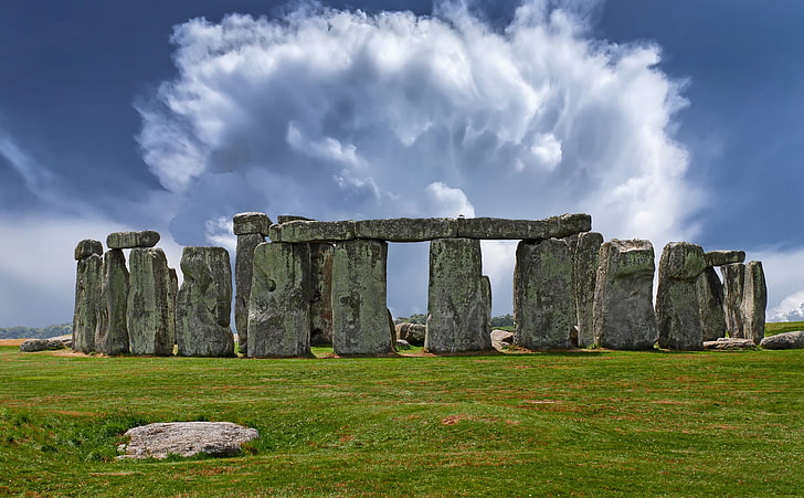 stonehenge-historical-landmark-in-england-wallpaper-preview