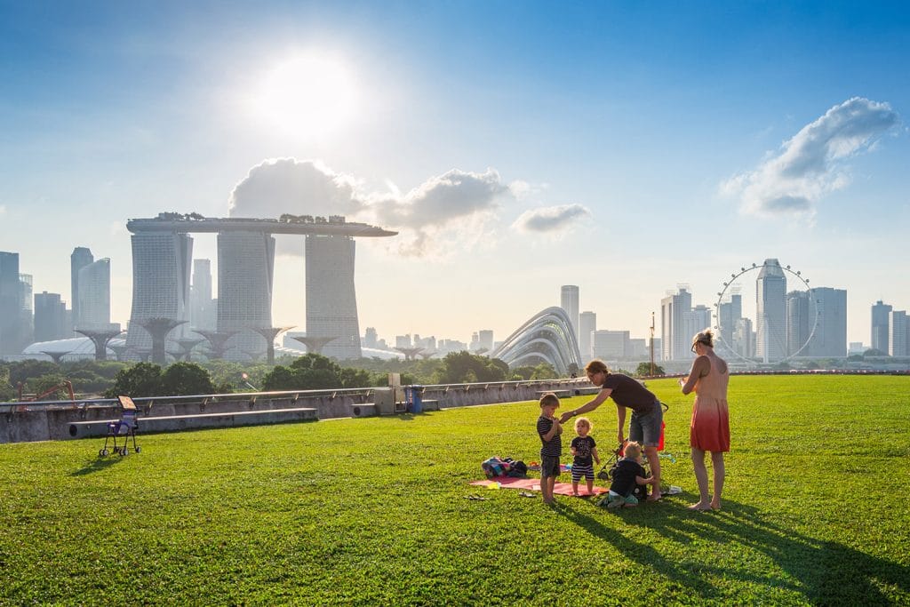 Singapore-skyline-from-the-Marina-Barrage_476168251
