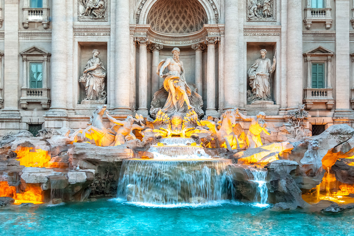 Trevi-fountain-at-sunrise_386675059