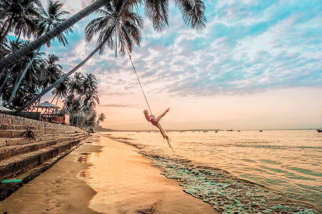 PRIVATE TOUR: Tour độc thân Phan Thiết 2N1Đ trung niên: Tắm biển – Lửa trại giao lưu – Trượt cát đỏ – Lâu Đài Rượu Vang. Hành trình, gắn kết