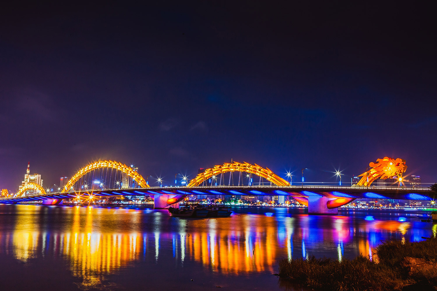 dragon-bridge-at-night-danang