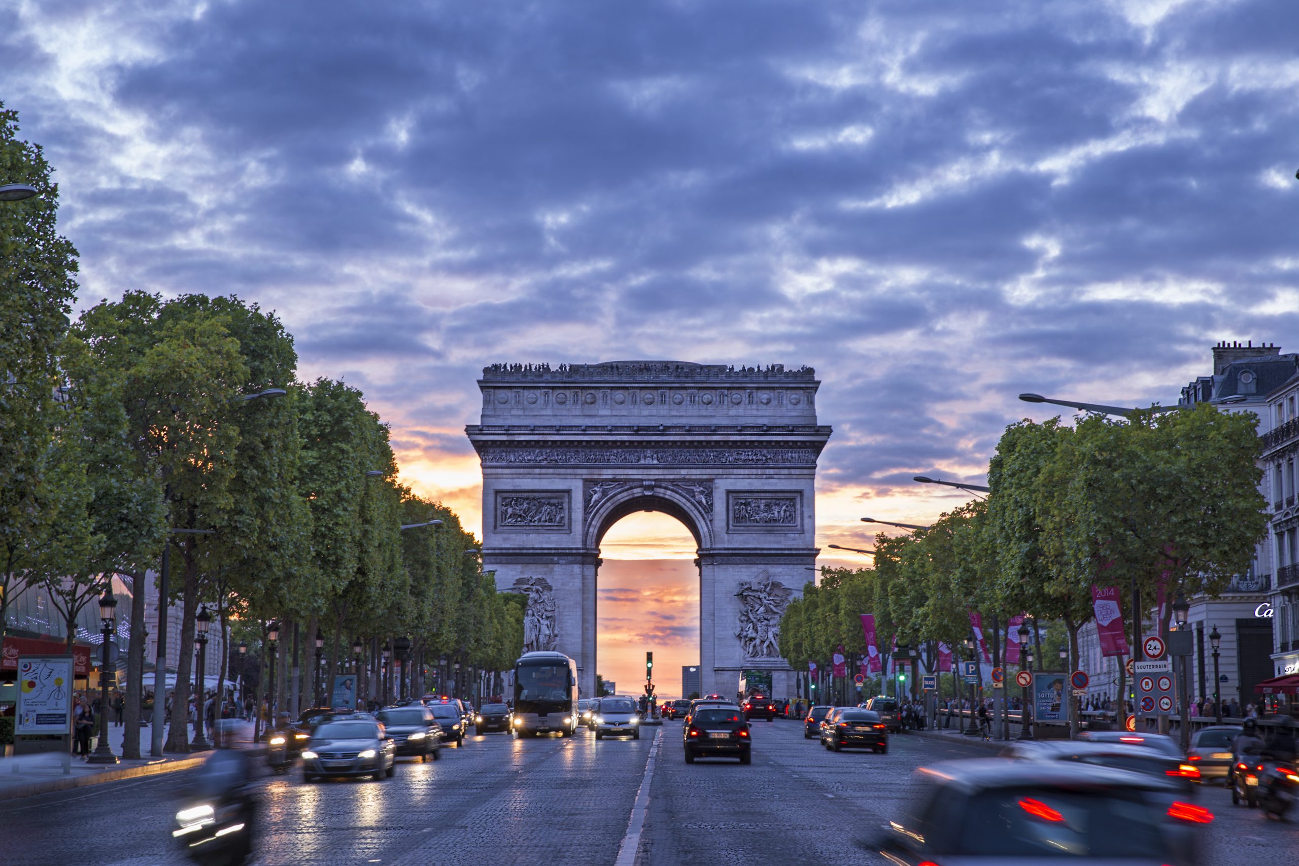 Arc_de_Triomphe_-_Champs-Élysées