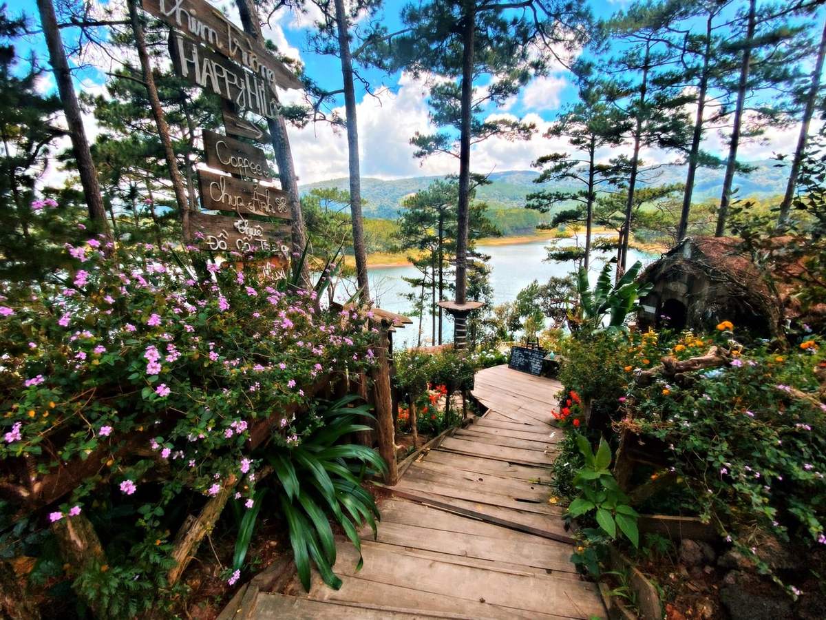 Phim-truong-happy-hill-khu-vuon-danh-cho-nhung-ke-mong-mo-tai-da-lat-01-1635209803