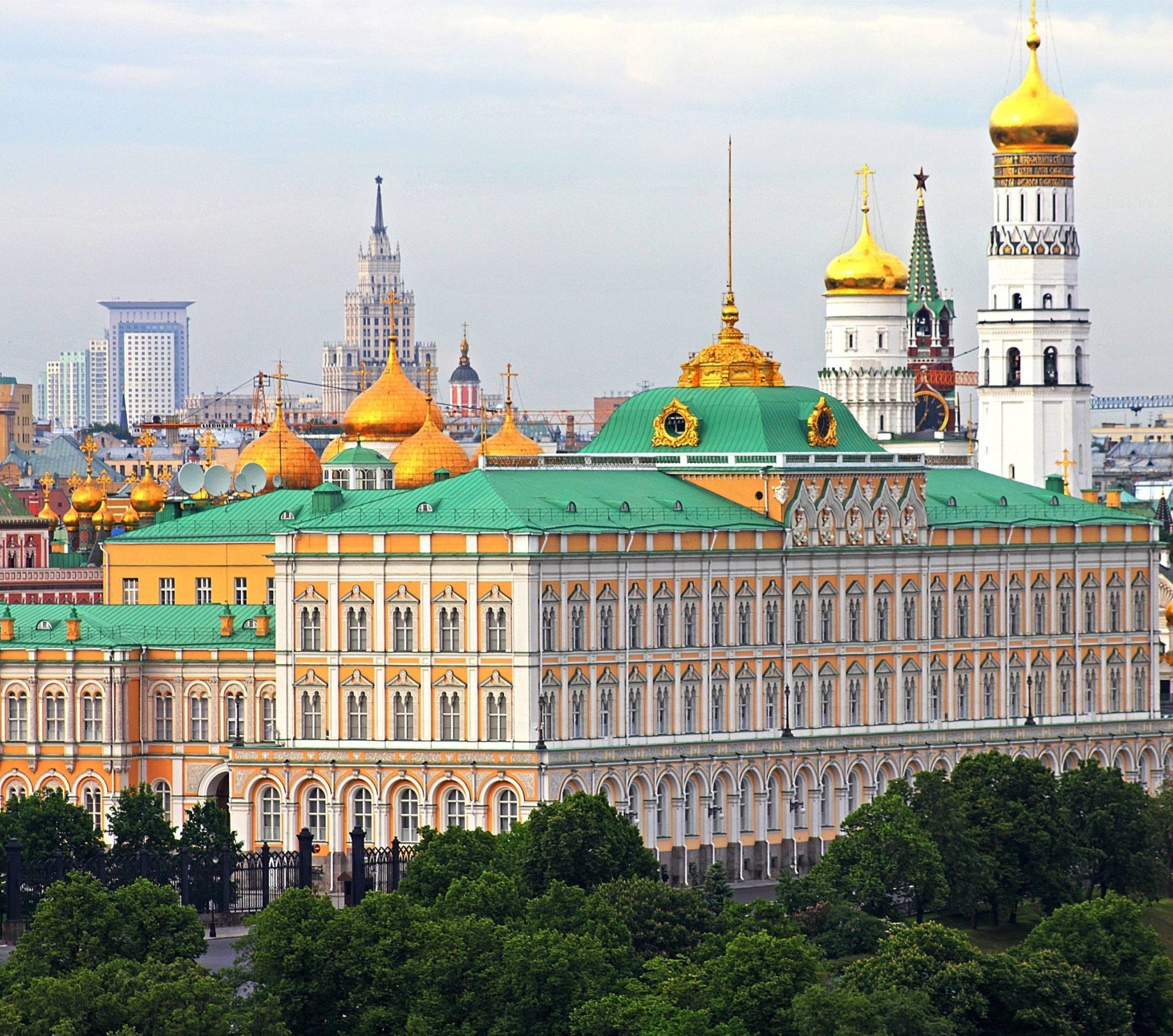 tat-tan-tat-ve-dien-kremlin-noi-ngu-tri-cua-tong-thong-nga-11