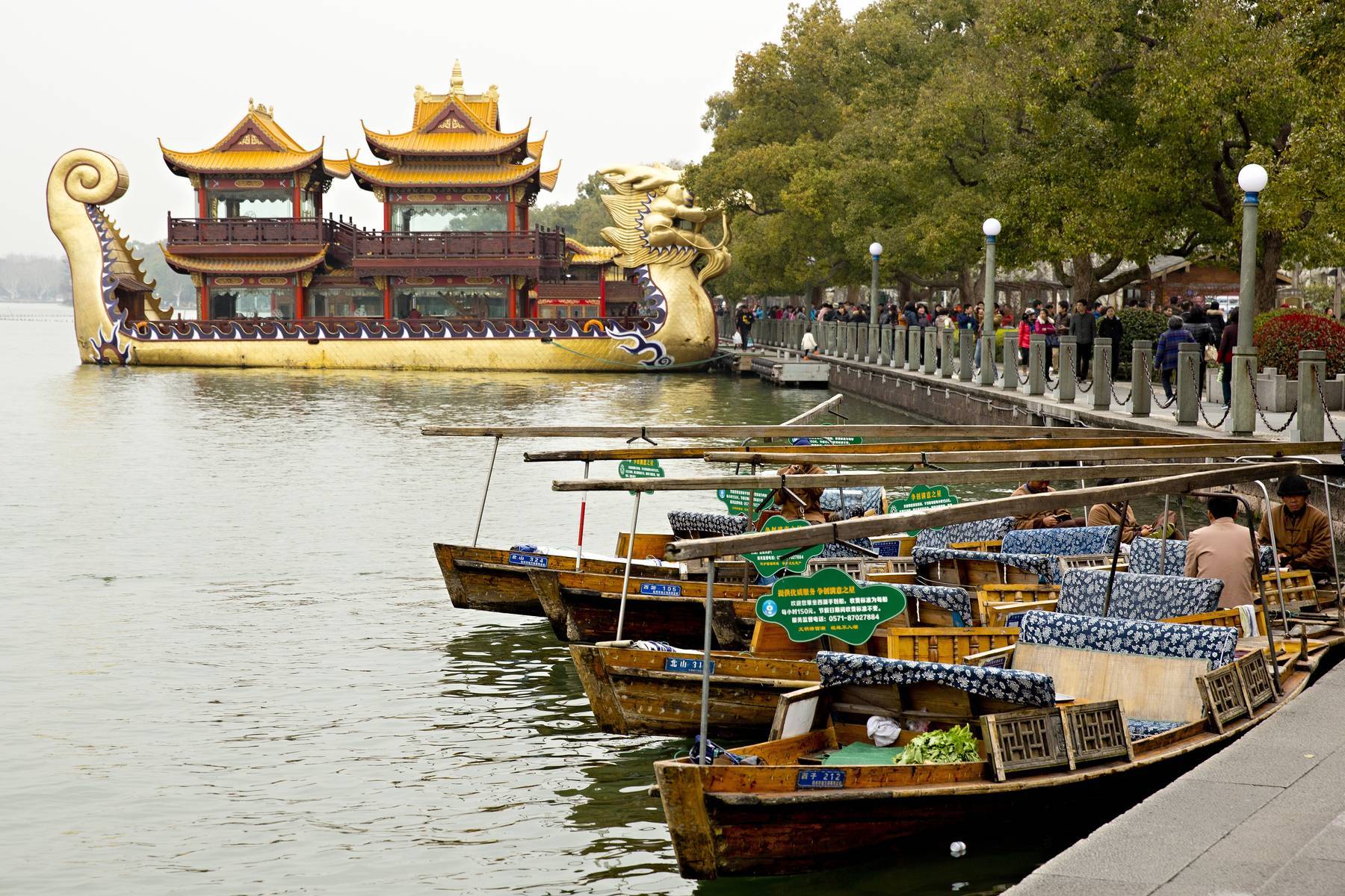 west-lake-in-hangzhou-560985640_1776742390